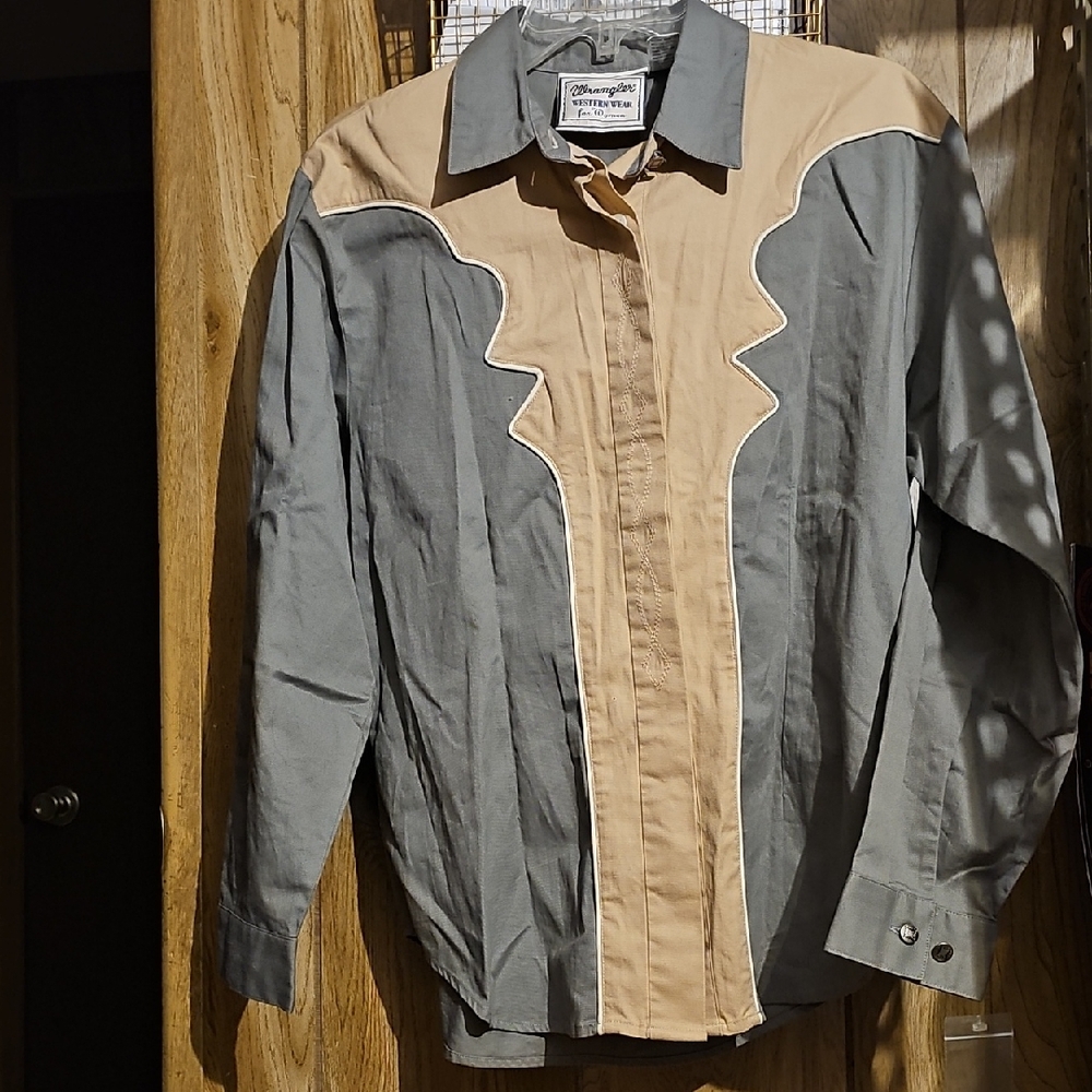 Wrangler Womens  Casual Western Shirt - Gray and Tan